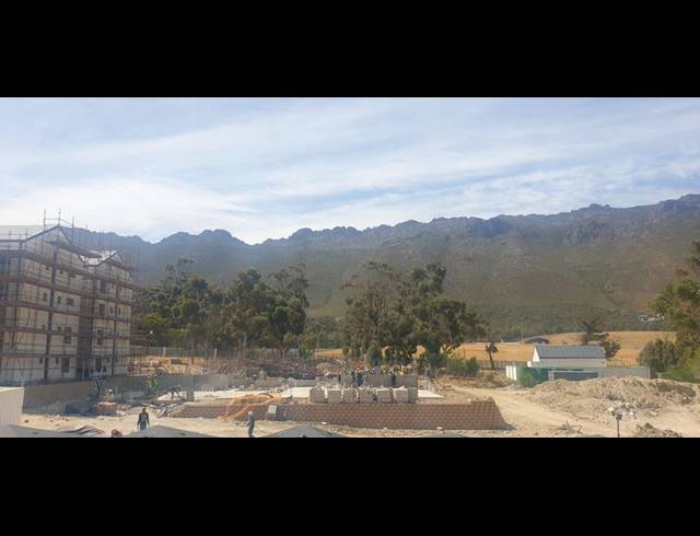 2 BEDROOM PROPERTY TO RENT IN GREENBAY ECO ESTATE